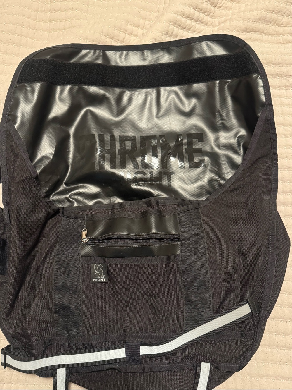 Chrome Industries Citizen Messenger Bag – Night Edition Durable Urban Carry - Picture 6 of 7